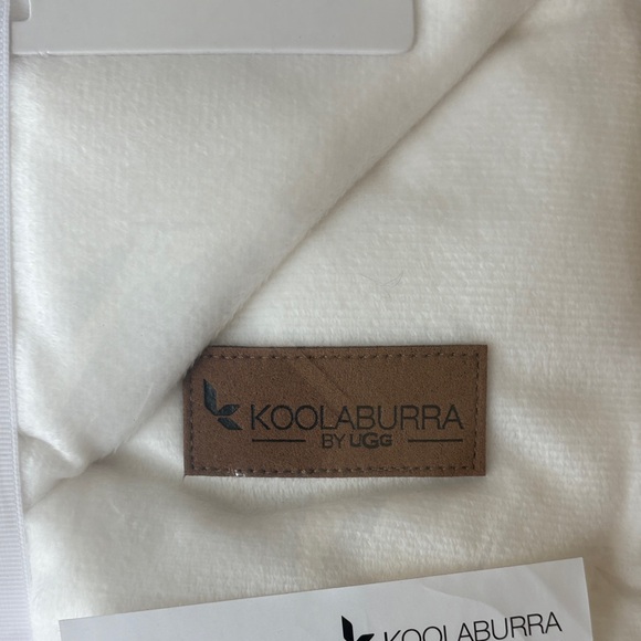 Koolaburra Cream Textured Faux Fur Throw by UGG - Picture 3 of 7